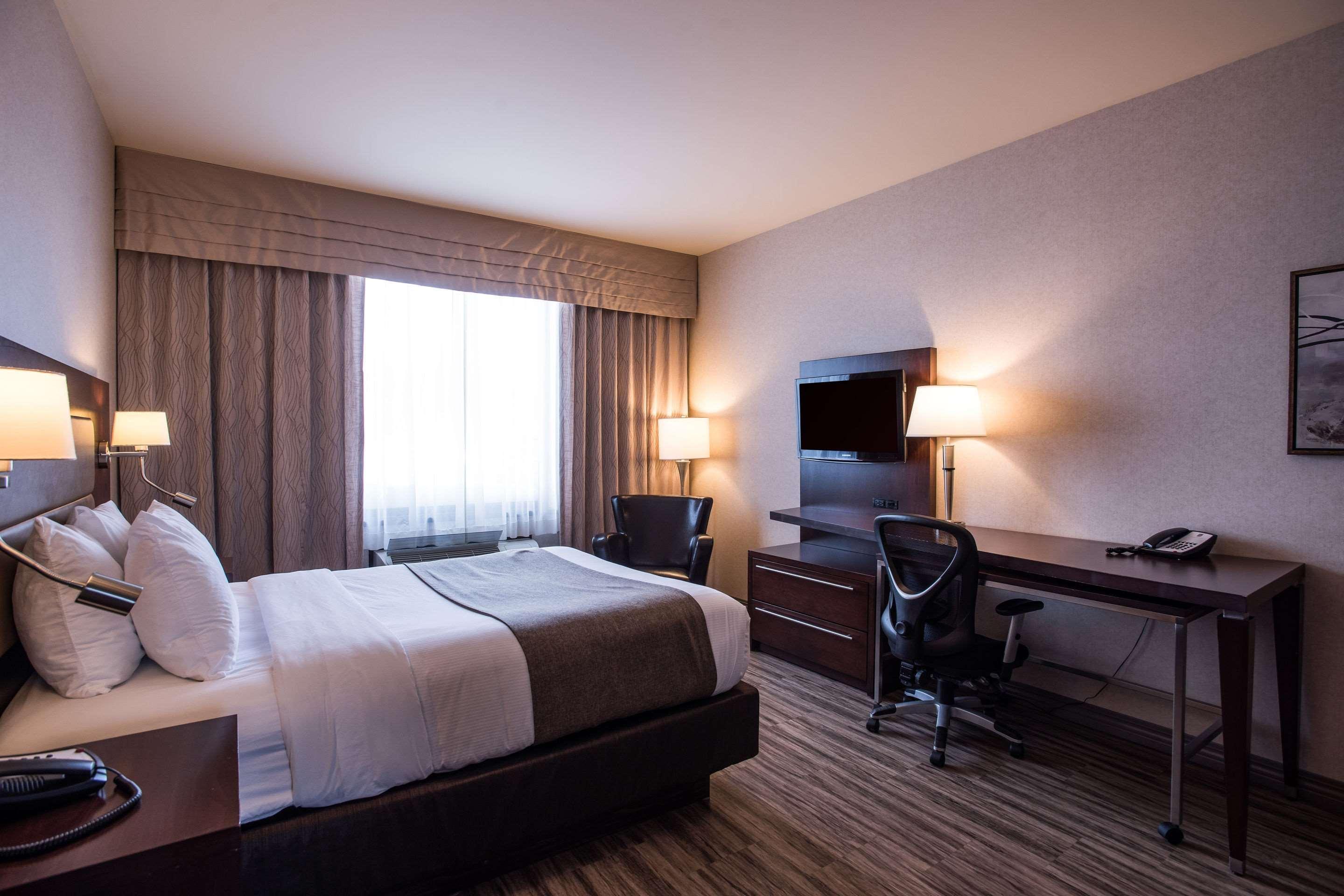 Quality Inn & Suites Val-d'Or Eksteriør bilde