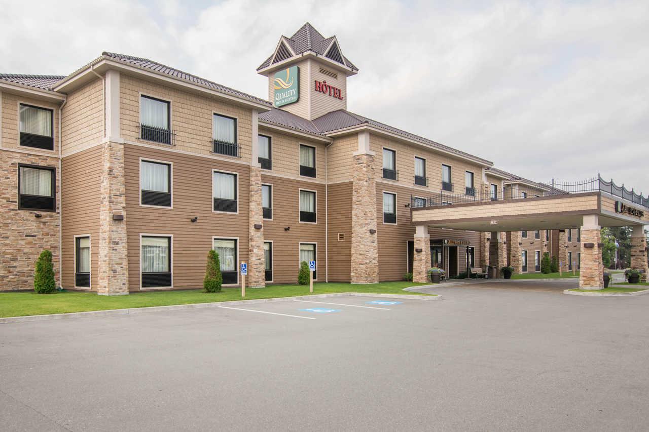 Quality Inn & Suites Val-d'Or Eksteriør bilde