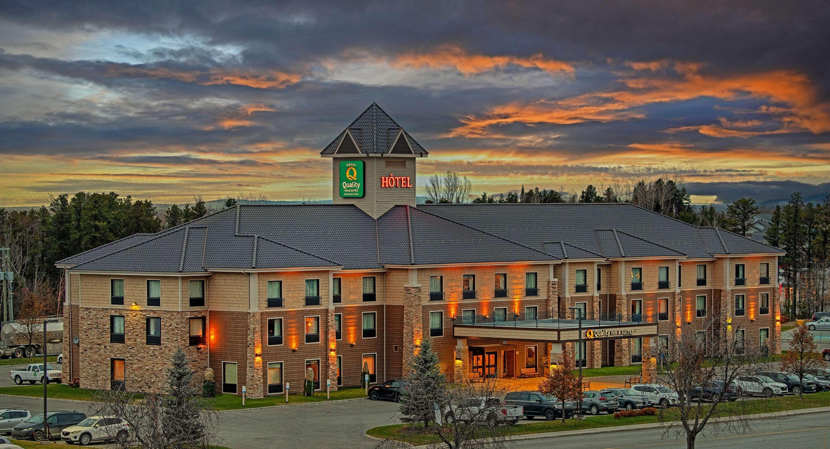 Quality Inn & Suites Val-d'Or Eksteriør bilde