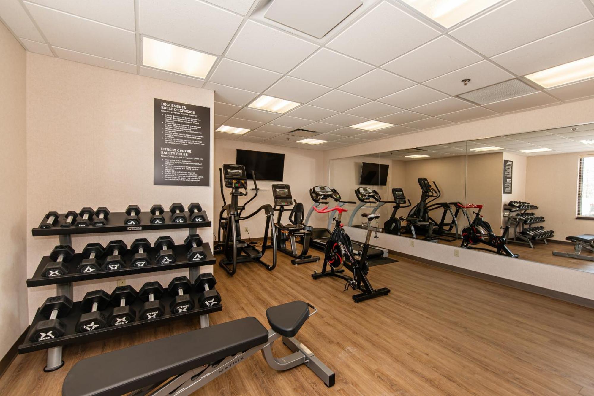 Quality Inn & Suites Val-d'Or Eksteriør bilde