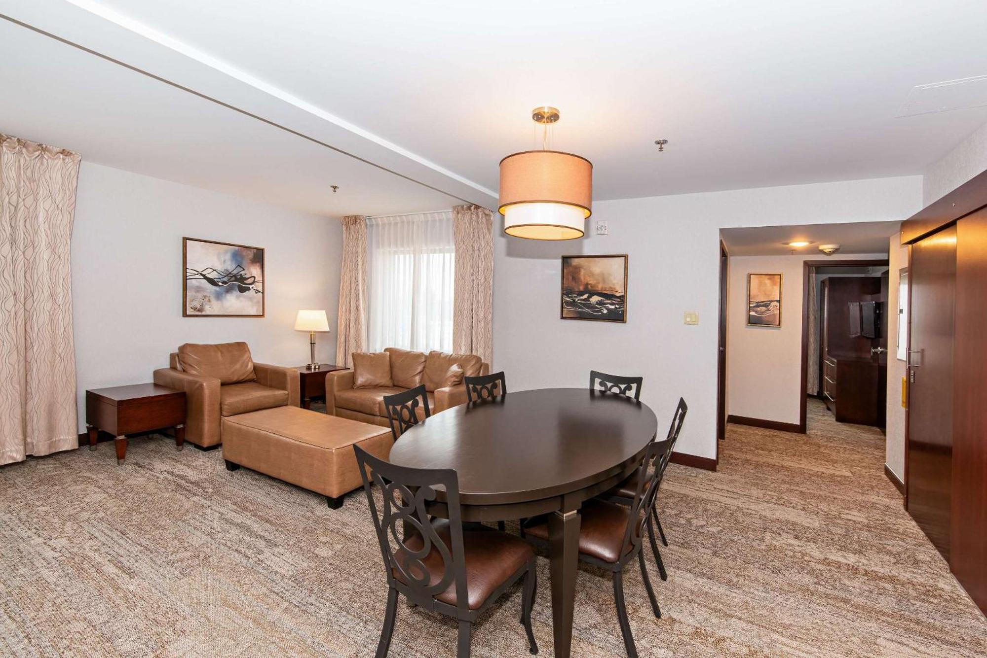Quality Inn & Suites Val-d'Or Eksteriør bilde